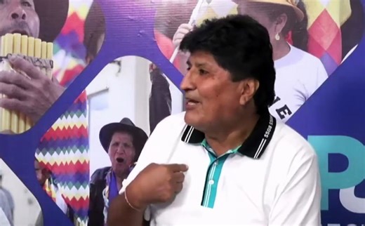 Evo dice que analiza con su dirigencia los mecanismos para instalar un banco para el trópico