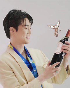 1.9K views · 1.5K reactions | [VID] 220522 Singles Korea update with #SUHO Trang bìa cho tháng 6 này bộ photoshoot quá xuất sắc í, chuẩn quý ông lịch lãm với ly rượu vang hiện tại cả 2 cover A và B đều đã sold out trên ktown4u rồi nha https://twitter.com/singlesmania/status/1528209030983823360?s=21 -Jun- | FC SUHO EXO - Vietnamese Aquatics | Facebook