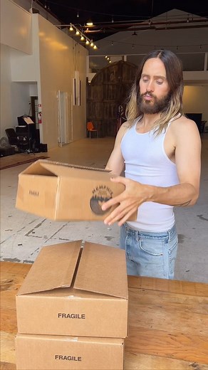 VINYL UNBOXING!! 📦📦📦 Finally got the album and wanted to share what the vinyl looks like 🌅🌅🌅 Have you pre-ordered yours?? Album drops in just 16 days!!!! 🙏🏼🌅🕺🏻 | Jared Leto