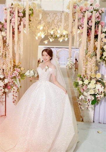 သတို့သမီးလေးပါပေါ့ 👰‍♀️💍✨ #bride #wedding #weddingdress #bridal #brideera