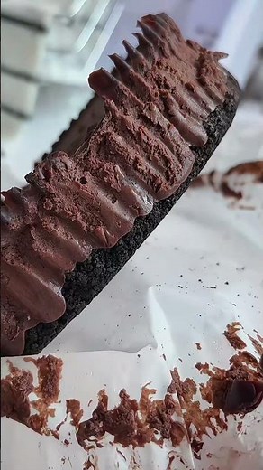 Viral No Bake Chocolate Ice Cream Cake