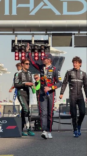 One last grid photo for 2025 🫶 #F1 #RedBullRacing