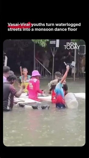 Viral Video: Vasai-Virar Youth Dance in Flooded Streets as Heavy Rains Bring Monsoon Cheer