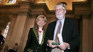 Simon Leys, le Belge courageux qui fut le premier à oser montrer la monstruosité de Mao Zedong - RTBF Actus