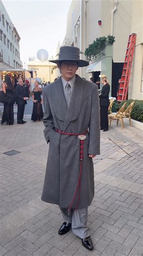 🔗: https://voguemagazine.visitlink.me/JhrZ75 V has arrived to #VogueWorld: Hollywood! See everything you need to know about tonight’s celebration of film and fashion, including how to watch the livestream here: | Vogue