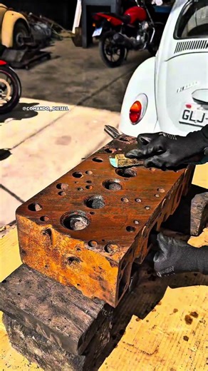 This cylinder head is heavily rusted #MechanicLife #satisfyingfix #motorcyclebuild #restoration