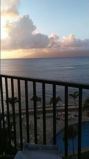 Live highlight Beautiful Maui Hawaii sunset, looking at Molokai