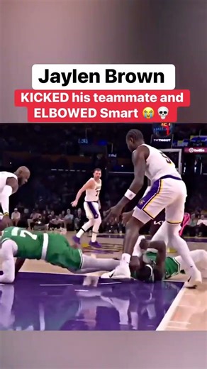 Jaylen Brown KICKED his teammate and ELBOWED Smart 😭💀 #nba #celtics #lakers