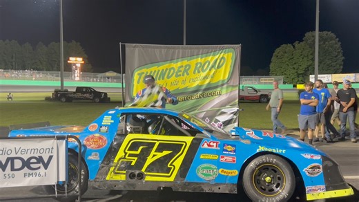 What a rebound! One week after flying through the air on the backstretch, and an entire weeks worth of work later, Kyle Streeter held off Sam Caron for the win in the Lenny’s Shoe and Apparel Flying Tigers! 🥈07 Sam Caron 🥉26 Luke Peters | Thunder Road International Speedbowl