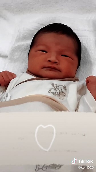 いつ見ても笑える動画👼#赤ちゃんおもしろ動画 ##令和ベビー #新生児 #バズりたい