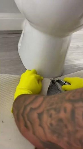 CUT CARPET AROUND A TOILET LIKE A PRO! #carpet #flooring #homeimprovement #diy #shorts