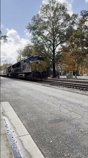 CSX and Amtrak meet in Ashland #ashland #train #csx #amtrak