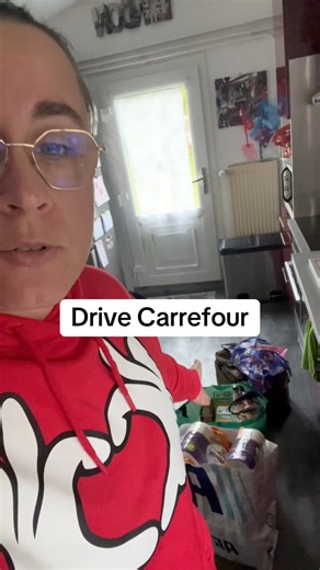 J’avais 20€ de réduction sur le drive et des courses à faire, j’ai donc fait un drive CQFD comme on dit en mathématiques! lol En vrai j’en ai fait 2 mais l’autre c’est que pour de l’eau pratiquement! Ici un peu de tout ce dont on avait besoin. Mais pas non plus hyper inspirée pour les menus à venir alors j’ai pas pris grand chose de frais, surtout ce qu’il y avait sur la liste car on en a plus en stock! | cycysfamily