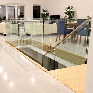 [Hot Item] Sleek Straight Stair with Steel Side Stringers and Solid Timber Steps