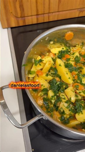 🥔🍽️ Stewed Potatoes with Meatballs & Peas #danielasfood #recipe