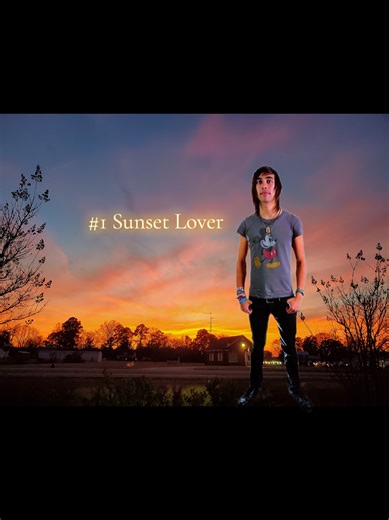 Day 273 | NO ONE luvs sunsets more than me 😡😡 | #piercetheveil #vicfuentes #ptv #vickeymouse | #sunset