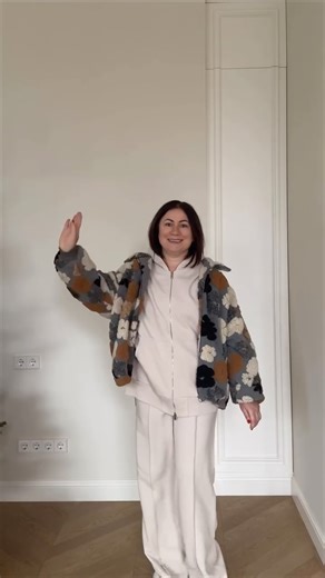 ХУДІ ПУХОВИКИ СПОРТИВНІ КОСТЮМИ ДЖОГЕРИ ФУТБОЛКИ ВʼЯЗАНІ ВИРОБИ on Instagram: "Пишіть, носили б так? 🔥 Костюм Urban - ідеальний на everyday! Розміри: XS/S, M/L, L/XL Кольори: таш велюр, чорний велюр, темний попіл велюр, стигла вишня, оболонь, меланж велюр, барбі-зефір! Бомбер Garden - чудове доповнення! Розміри: XS/S, M/L Кольори: квітка жовта, квітка рожева, світло - сірий мікс, темно - сірий мікс! Для замовлення пишіть в Direct ❤️📩"