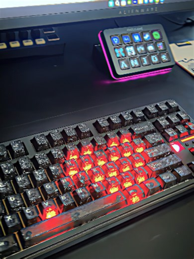⌨️ Conheça o ATTACK SHARK X87 ULTRA. Design compacto, construção premium e uma experiência de digitação que chama atenção desde o primeiro uso. Seja para jogar ou para o dia a dia, ele entrega conforto, desempenho e um visual que faz diferença no setup. Mais um teclado que entrou para a minha bancada e já conquistou espaço. 🔥 O que vocês acharam do X87 ULTRA? obrigado @mambasnake_official #AttackShark #X87Ultra #MechanicalKeyboard #GamingSetup #SetupGamer #Keyboard #mambasnakekeyboard #fyp #edi