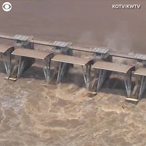337K views · 1.8K reactions | WATCH: Barges loose on the Arkansas River in Oklahoma hit Webbers Falls Lock and Dam and sank on Thursday. The barges broke free on Wednesday after heavy flooding in the area. https://bit.ly/2M4XIRA | WAFB Channel 9 | Facebook