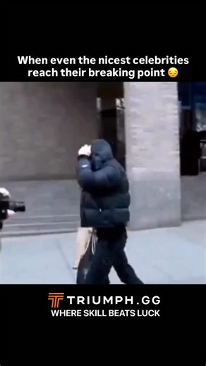 2008. Chris Martin. A personal tragedy. And paparazzi with zero humanity. This footage captures the exact moment the Coldplay frontman reached his breaking point after being ruthlessly hounded by photographers following an unimaginable loss—his wife Gwyneth Paltrow had just suffered a miscarriage. All Chris wanted was respect. All he got was cameras shoved in his face and cruel taunts from people who saw his pain as content. “Have some respect,” he pleaded. But one photographer actually THANKED 