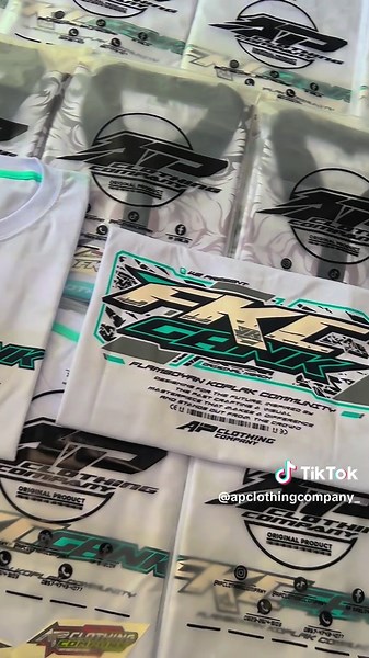 Kaos dan Baju Kaos dari APC Clothing Company