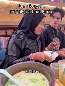 Sebelum tu dia tengok aku mengadap skrin market Kalini, giliran aku tengok dia fokus cutting footage kerja dia Dari skrin market ke timeline video. Sorang fokus execute strategy, sorang lagi fokus cipta visual. Kita tak perlukan sembang kosong sbb masing-masing ada absolute respect pada ruang kerja satu sama lain. Different craft, same drive. #cikgubalkis #lawofattraction #smallcircle #dailyvlog #reality