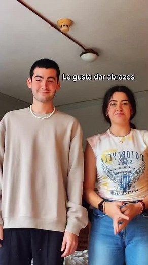 Ya no me gusta dar abrazos. Pero te mando sólo medio por tu cumple 😂