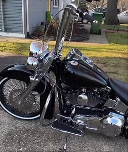 📸 @major.league.performance #faithoverfear #chicanostyleclothing #chicanostyle #chicanostyleviclas #harleydavidson #harley #chicanobikers #apehangers #beachbars #whitewalls #spokes #softail #deluxe #roadking #roadglide #streetglide #motorcycle #lowrider #ranfla #vicla #evo #panhead #shovelhead #milwaulkee8 #springer #chicanabiker #chicanobiker #twincam www.chicano.style | Chicano Yank