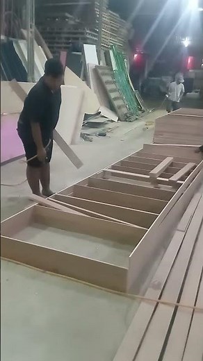 proses pembuatan booth pameran