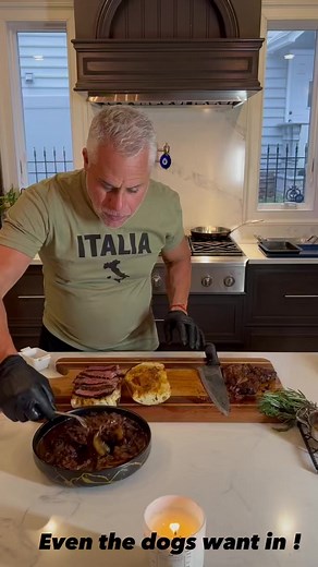 Todays lunch for me & Junie 🥩 🦞 🥖 🌶️ perfect sandwich | Food Boss