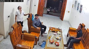 127K views · 843 reactions | Lý do anh em hát karaoke cần phải có tay vịn là đây đó :))) Vid: Dũng ân thanh | Nắng Music | Facebook