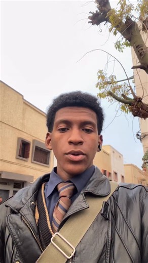 ‎عُثْمَانْ‎ on Instagram‎: "🌺 . . The largest clock in the world is the Mecca Royal Clock Tower in Mecca, Saudi Arabia . 🕰️ Key facts: • Located in the Abraj Al Bait complex, next to the Grand Mosque (Masjid al-Haram). • Each clock face has a diameter of about 43 meters, making it the largest clock face ever built. • The clock can be seen from over 8 kilometers away. • It is officially recognized by Guinness World Records as the world’s largest clock face. • The tower serves as a time referenc