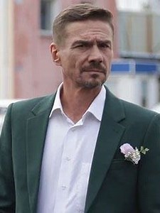 Хозяин 3 сезон (2026) - Продолжение российской многосерийной драмы о боксере, который возвращается в родной город и защищает его население от козней преступного мира. Проект телеканала НТВ. В главной роли — Денис Никифоров.