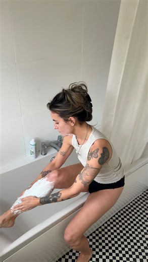 Ellen Brockbank on Instagram: "Having a self care day doing my whole routine, and I am sharing the beauty secret I have gatekept for way too long - the @gillettevenusuk Pro ComfortGlide Tropical (ad). Gillette Venus is here for all the girls with a superior shave that gets your skin, every time. For a limited time you can get £7 off an £8 razor at @bootsuk using the code VENUS7OFF, so why not discover or rediscover the OG brand. T&CS: Save £7 on Gillette Venus Pro ComfortGlide Tropical Razor + S
