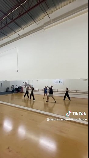 Combo!!! Dancers: @ari @kerrinmay @Tman.suiii @Lyla @aisling coreo: Cece Herren #dance #dancestudio #bcd #combo #famous