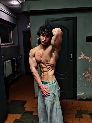 #gymmotivation #bodybuilding #physique #physics #smaev #andreysmaev #gym #gymtok #davidlaid #aesthetic