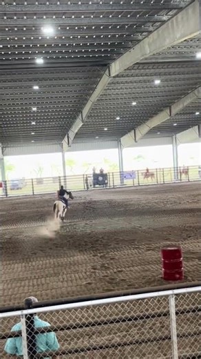 Jose riding Not8 running a smooth barrel pattern at a kingsville rodeo 🐎🐎🐎