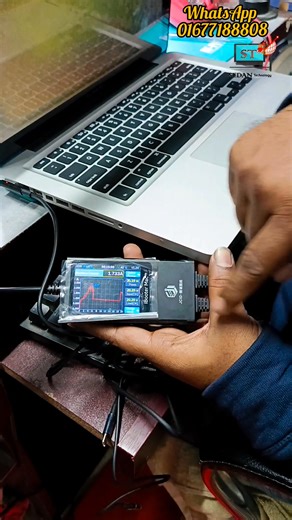 একজন কাস্টমার এলেন “হাসসমোর” চাহিদা নিয়ে 😄 MacBook Pro A1278 — পাওয়ার বাটন নষ্ট, ✔️ কীবোর্ড চেঞ্জ করবেন না ✔️ বাইরের সুইচও চান না তাহলে সমাধান? 🤔 A1278-এর সাইডে থাকা Battery Status Check Button-কেই Power Button বানিয়ে দিলাম! সূক্ষ্ম রিবন থেকে লাইন বের করে মাদারবোর্ডে সরাসরি সোল্ডারিং— কোনো শর্টকাট না, পুরো ইঞ্জিনিয়ারিং সলিউশন 🔧⚡ পুরোনো ডিভাইস হলেও সঠিক জ্ঞান থাকলে সমাধান সবসময় সম্ভব 💪 #Foryou #highlightsシ゚ #Rajshahi #fyp #MacBook #everyonefollowers #MacBookA1278 #MacBookRepair #Creative