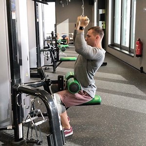 1K views · 35 reactions | The reverse grip upright row with a superset of db single standing overhead. First the use of your back then a shoulder load for a great contraction! Save the video. | Daniel Gildner | Facebook