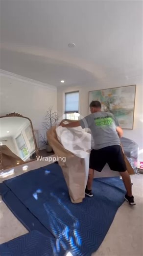 Join us on a moving journey, send us photos of your space pre & post-move 📸 #packitup . . . . . #packandgomovers #movingcompany #movingtips #youronlyjobistohireus #move #moving #movers #homemovers #residentialmovers #commercialmovers #team #westchestermovers #westchesterny #westchestercounty #packingservices #yonkersny #relocation #unpacking #behindthescenes #testimonials #mirror | Pack & Go Movers