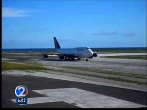 Delta Airlines Emergency landing at Midway island