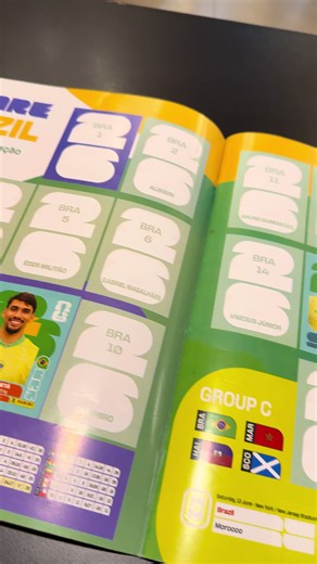 @panini como completo ahora el álbum 😭 los 3 que tengo en Brasil no son de Brasil #error #album #figuritas