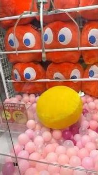 Winning a #blinky plushie on the jumbo claw at #round1 #pacman #clawmachine