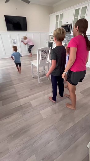 Doodle Relay ✨ A fun group game for a family vacation, classroom or birthday party! Split into two teams and see who can finish drawing the images on their paper first! Work fine and gross motor skills AND memory! Free printable on my website (link in bio). Or private message me ‘doodle’ for a direct link to download this activity! Just print and play! #sprinkleinlearning #doodle #handwriting #handwritingpractice #grossmotorskills #finemotor #finemotorskills #finemotoractivity #finemotoractiviti