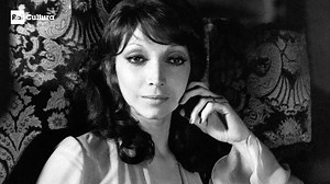 Raggiunge il successo di pubblico nel 1972 con l'interpretazione di Fiore, con Giancarlo Giannini, in "Mimì metallurgico ferito nell'onore", di Lina Wertmüller, ma tra i film indimenticabili con Mariangela Melato ci sono: "La classe operaia va in paradiso", "La poliziotta", "Caro Michele", "Il gatto", "Dimenticare Venezia" e "Aiutami a sognare". | Rai Cultura