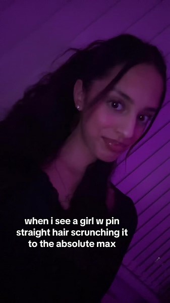 Curly Vs Straight Hair: Scrunching Styles Explained