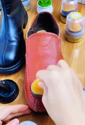 Leather care and furniture care products are manufactured from the source, 14 years of customer certification manufacturers, with favorable prices! Welcome to buy #carcare #leathercleaning #furniturecleaning #cleaningcarekit #waterproofspray #shoecleaner #shoecleaning #shoepolish #leatheredgepaint #furniturecare #carcareproducts#whiteshoecleaner#tiktok#fyb
