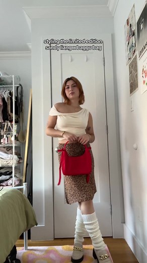 this sandy liang x baggu candy apple bag has me feeling all 💌🍷🎈🍒💄🧣👠🖍️ I’ve been wanting this bag for awhile so when I saw the red I RAN. love you @BAGGU #sandyliangxbaggu #baggu #minibowbag #stylingideas #stylingbaggu #baggustyle