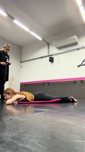 Ajustes de postura para levantar perna no ballet: correções essenciais