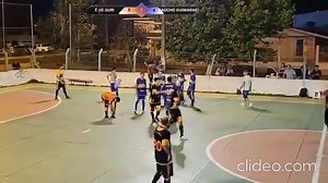 2.2M views · 10K reactions | Árbitro saca arma e aponta para jogadores após partida de futsal em Rio Grande Leia mais  https://www.spacofm.com.br/esportes-futebol-rbitro-saca-arma-e-aponta-para-jogadores-apos-partida-de-futsal-em-rio-grande-;noticia29186.html | Rádio Spaço FM | Facebook